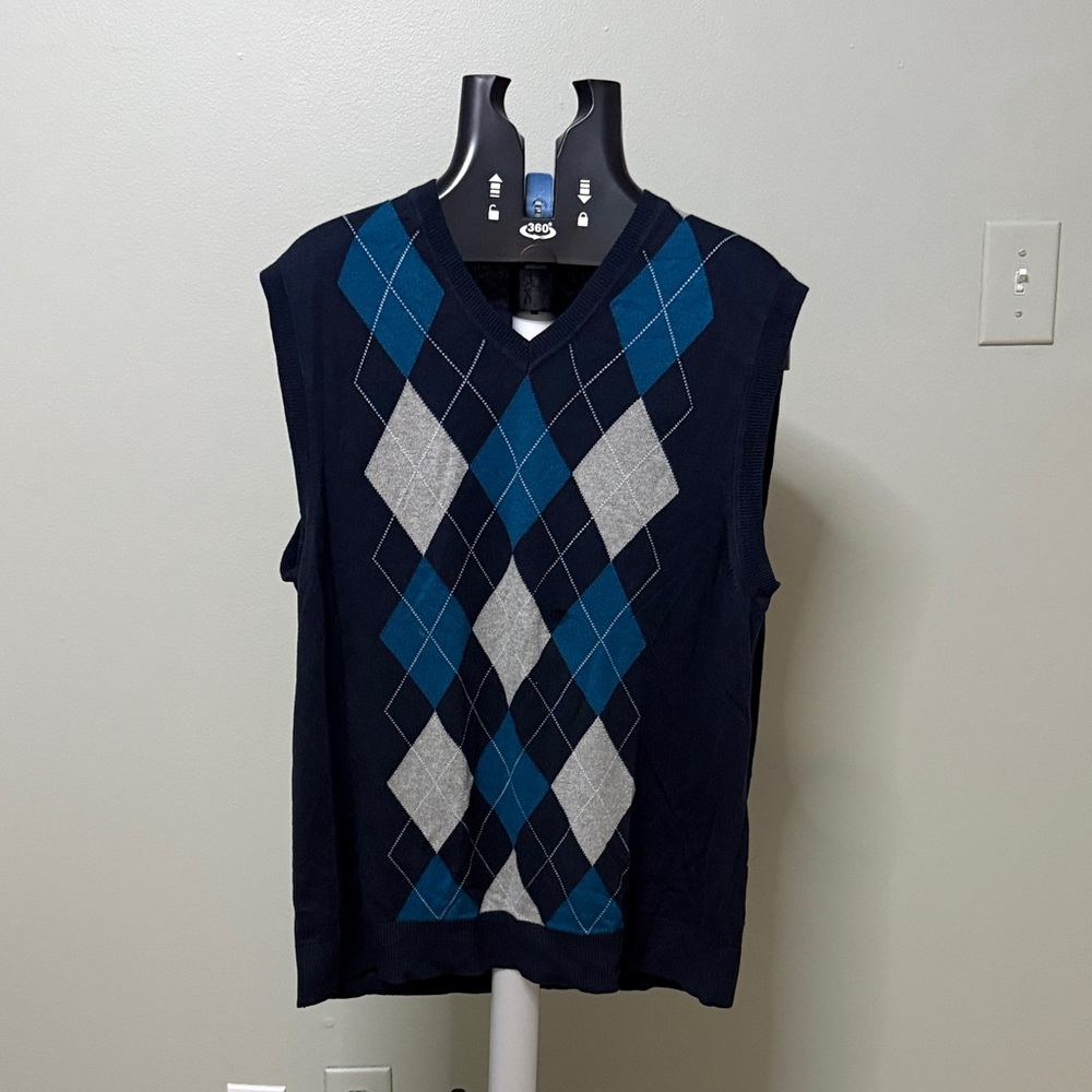 Banana Republic V-Neck Argyle Sweater Vest in Navy and Gray